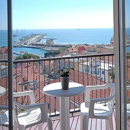 Hotel Robinia Imperia Exteriör bild
