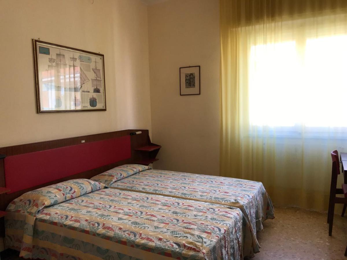 Hotel Robinia Imperia Exteriör bild