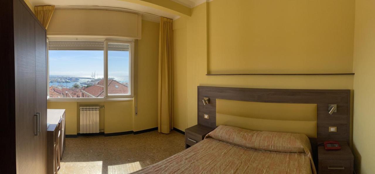 Hotel Robinia Imperia Exteriör bild