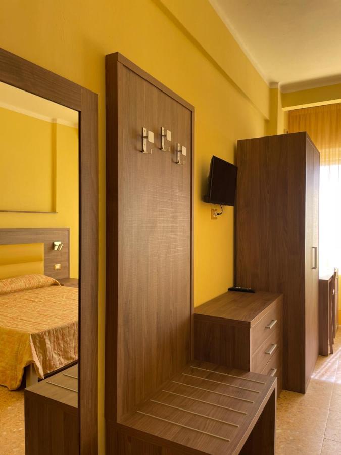 Hotel Robinia Imperia Exteriör bild