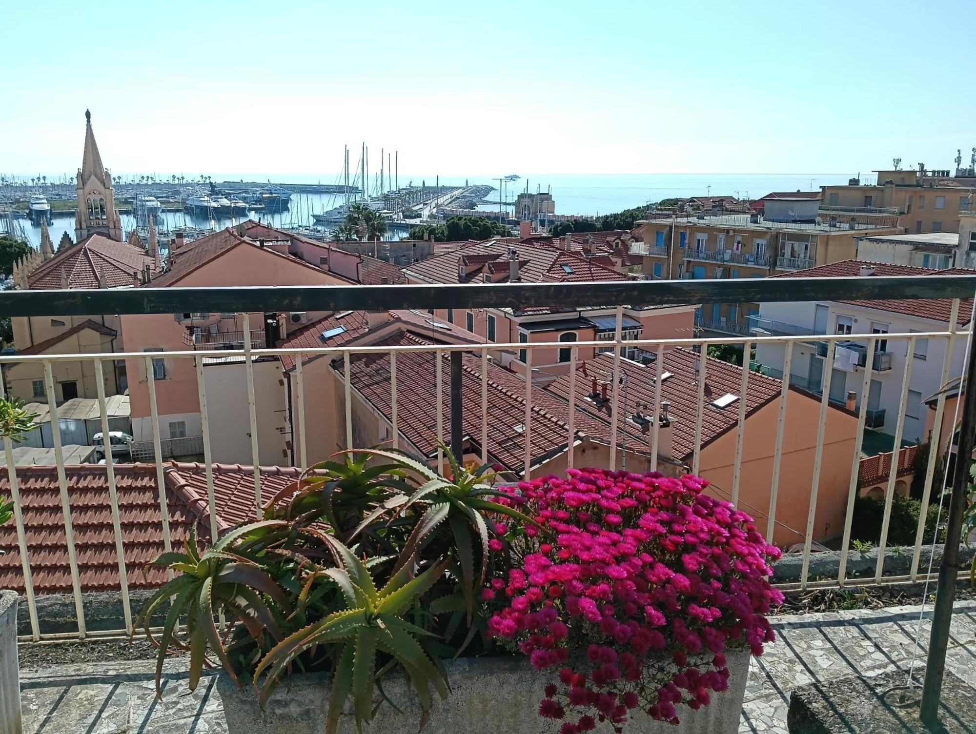 Hotel Robinia Imperia Exteriör bild