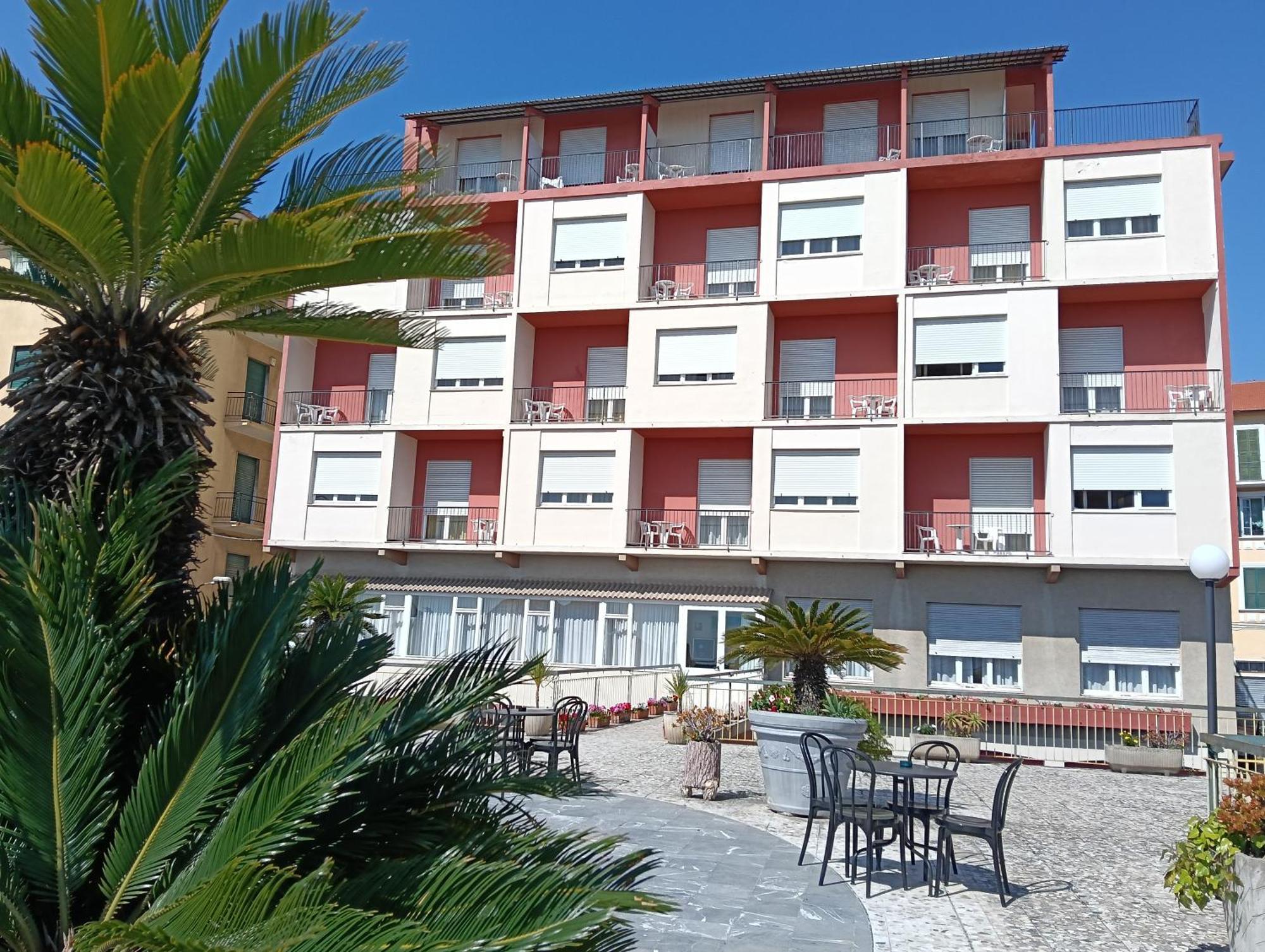 Hotel Robinia Imperia Exteriör bild