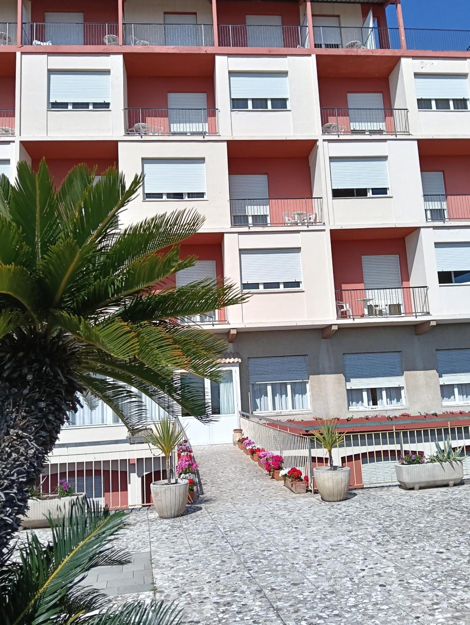 Hotel Robinia Imperia Exteriör bild