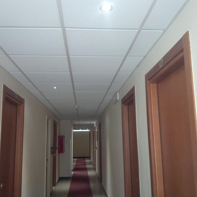 Hotel Robinia Imperia Exteriör bild