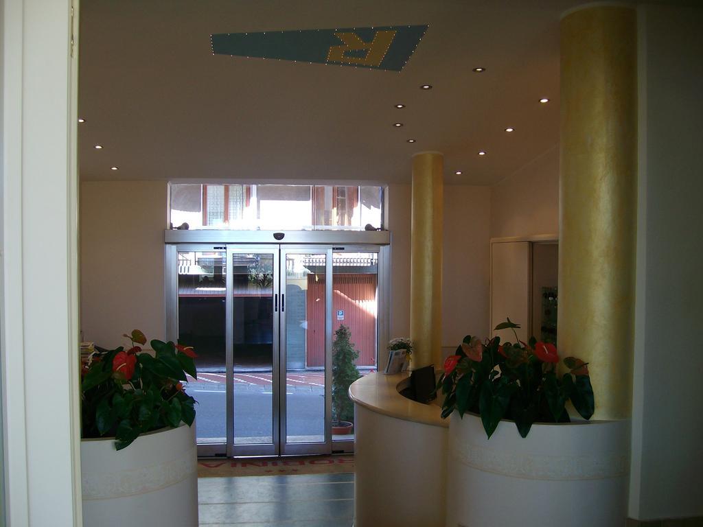 Hotel Robinia Imperia Exteriör bild
