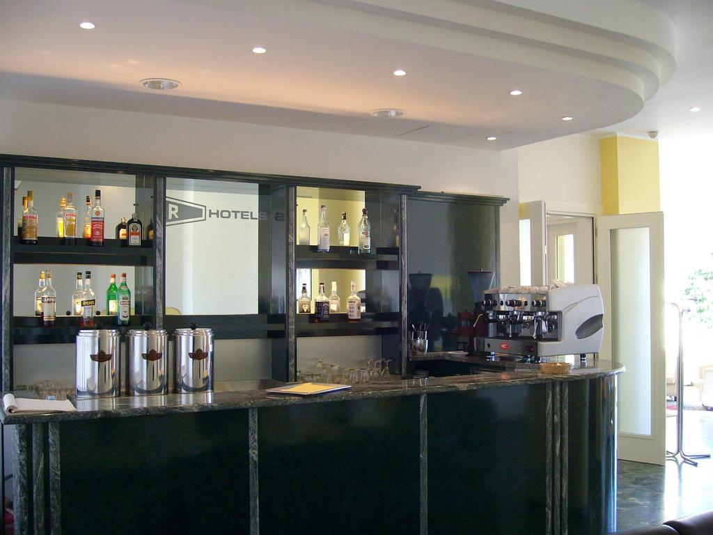 Hotel Robinia Imperia Exteriör bild