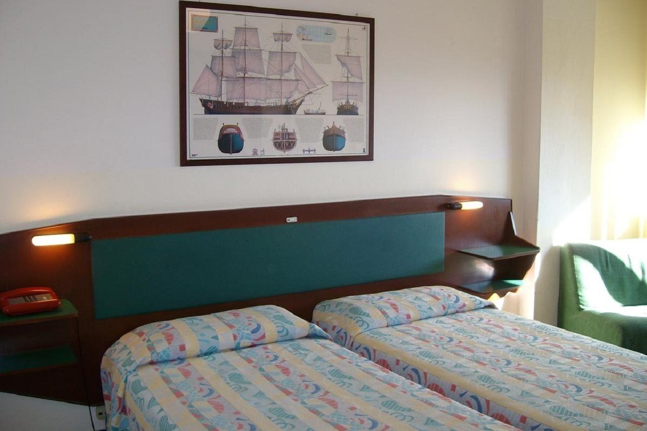 Hotel Robinia Imperia Exteriör bild